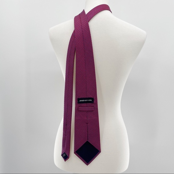 Jones New York 100% Silk Tie - Picture 2 of 3